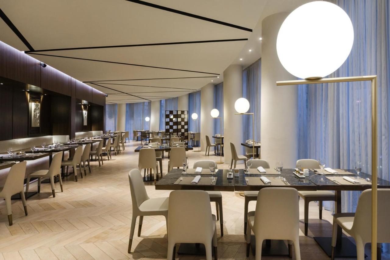 더 플라자 티라나 외부 사진 Restaurant