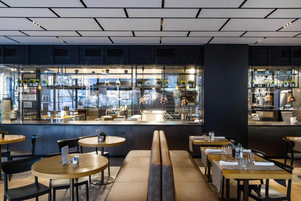 더 플라자 티라나 외부 사진 Interior of the restaurant