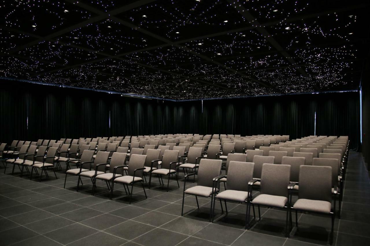 더 플라자 티라나 외부 사진 The auditorium
