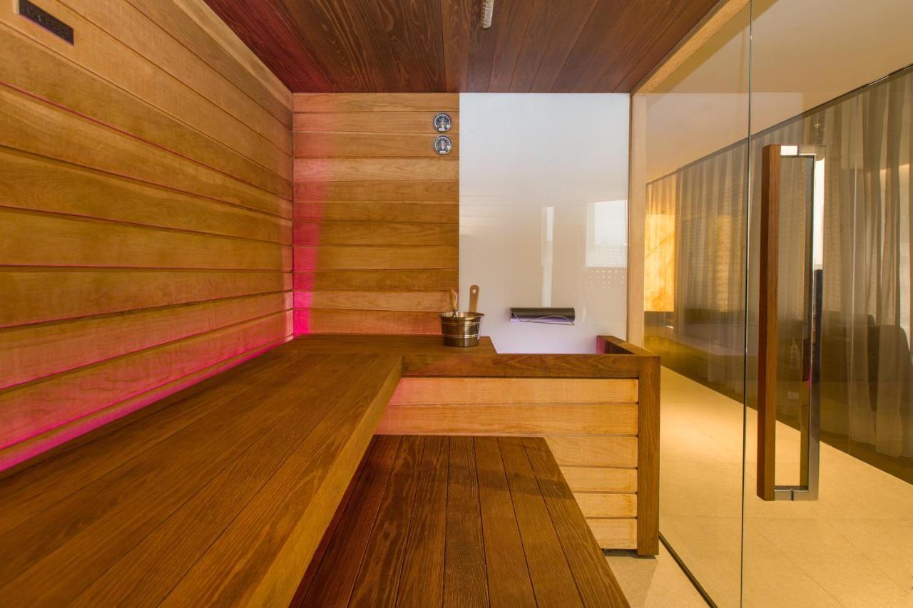 더 플라자 티라나 외부 사진 A modern Finnish sauna